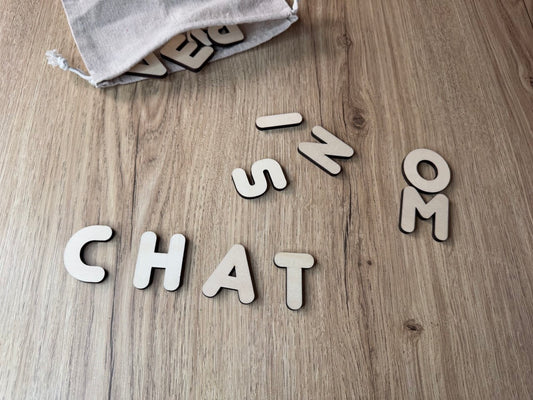 Lettres en Bois – Apprentissage de l'Alphabet et des Mots