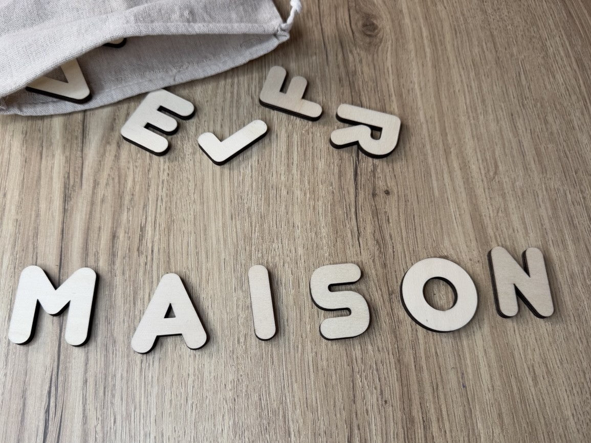 Lettres en Bois – Apprentissage de l'Alphabet et des Mots